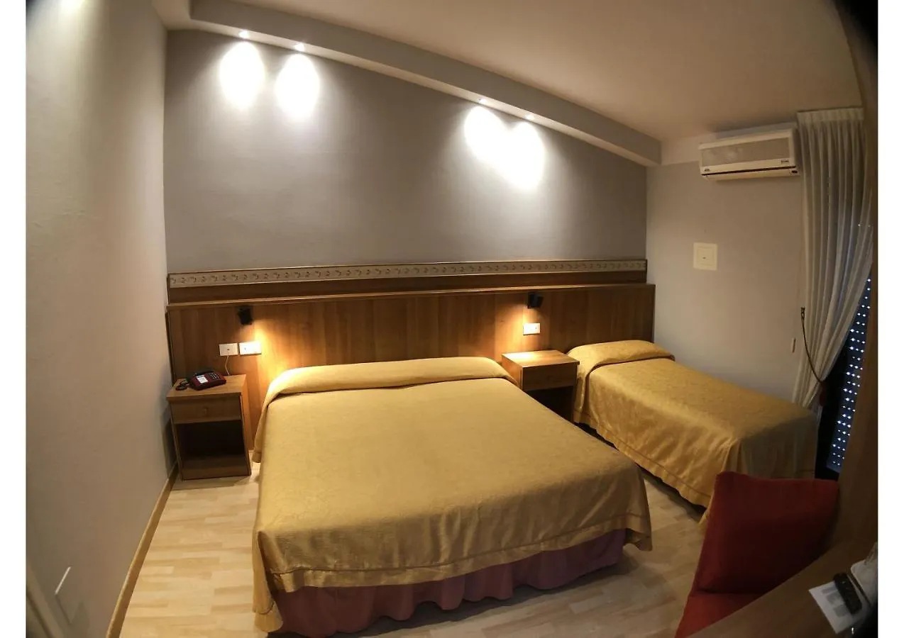 Hotel La Bussola パデンゲ・スル・ガルダ 3*,  イタリア