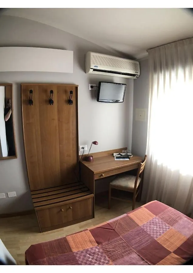 Hotel La Bussola パデンゲ・スル・ガルダ