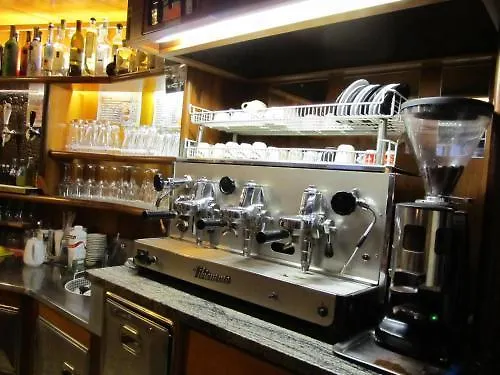 Hotel La Bussola パデンゲ・スル・ガルダ
