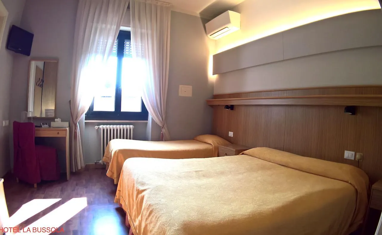 Hotel La Bussola パデンゲ・スル・ガルダ 3*,