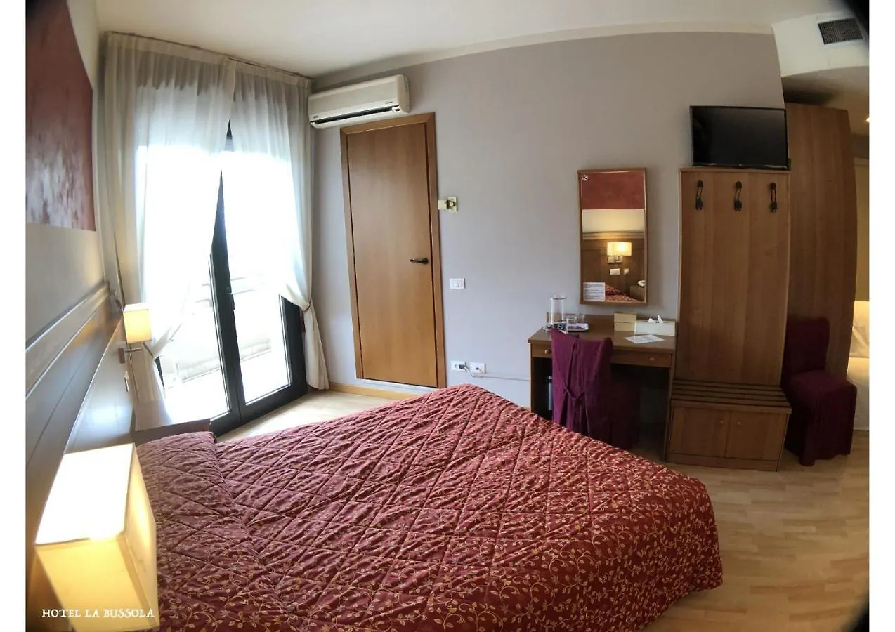 Hotel La Bussola Padenghe sul Garda 3*,